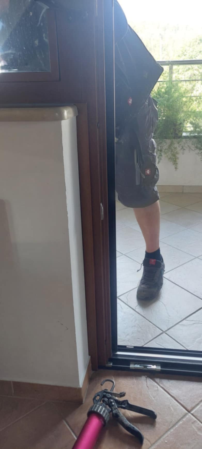 Zaključena montaža balkonskih vrat na objektu